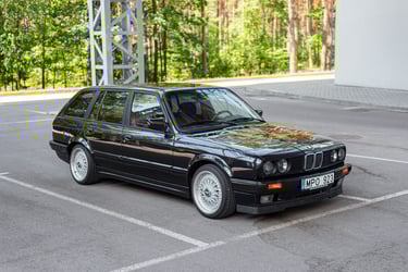 BMW E30 318i Touring Design Edition