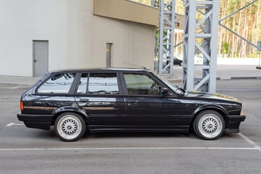 BMW E30 318i Touring Design Edition