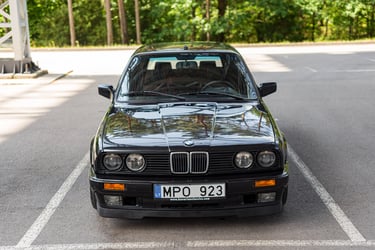BMW E30 318i Touring Design Edition