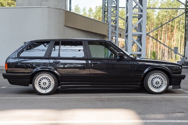 BMW E30 318i Touring Design Edition