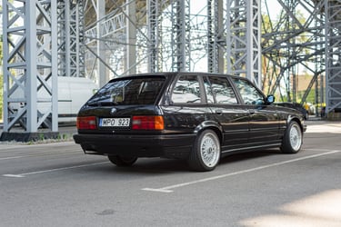 BMW E30 318i Touring Design Edition