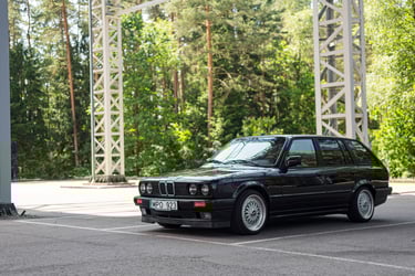 BMW E30 318i Touring Design Edition