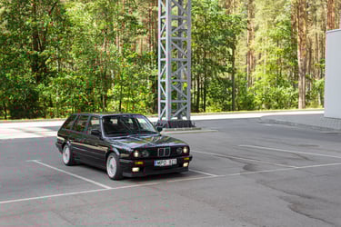 BMW E30 318i Touring Design Edition