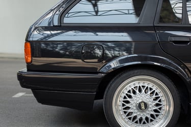 BMW E30 318i Touring Design Edition