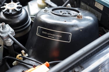 BMW schwarz mica