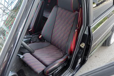 BMW E30 318i Touring Design Edition