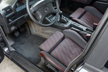 BMW E30 318i Touring Design Edition