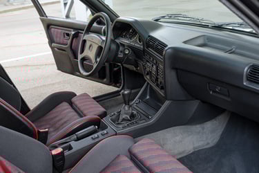 BMW E30 318i Touring Design Edition