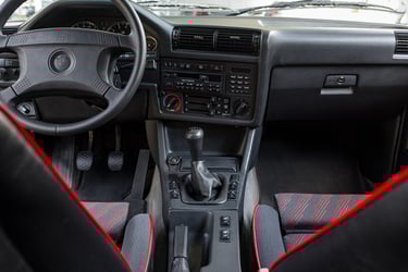 BMW E30 318i Touring Design Edition