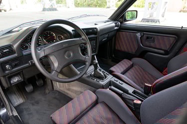 BMW E30 318i Touring Design Edition