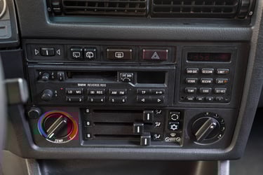 BMW E30 318i Touring Design Edition interior