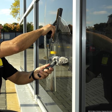 Nettoyage vitrine commerces - Audelà Services, Nettoyage vitres magasin à Rennes - Audelà Services