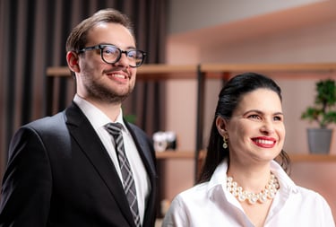 Dr. Erich Augusto e Dra. Amanda Gimenes em um estúdio fotográfico