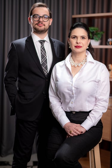 Dr. Erich Augusto e Dra. Amanda Gimenes em um estudio fotográfico