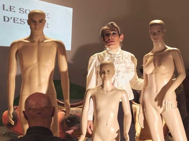 David Noir chante avec un choeur de mannequins | Opéra Pastille | Photo Bernard Bousquet