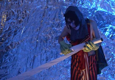 David en Quasimodo déroule les tables de la loi | Les Camps de l'Amor | David Noir | Photo Karine Lhémon