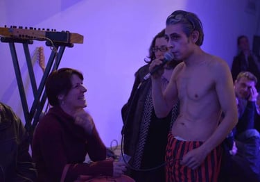 David au micro | Les Camps de l'Amor | David Noir | Photo Karine Lhémon