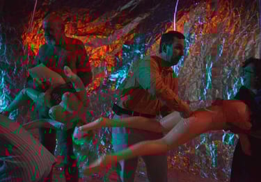 Les spectateurs dégonflent les poupées | Les Camps de l'Amor | David Noir | Photo Karine Lhémon