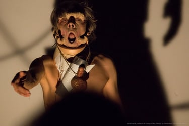 David Noir après avoir retiré le masque Ulin, hurlant au Générateur | Photo Eric Merour