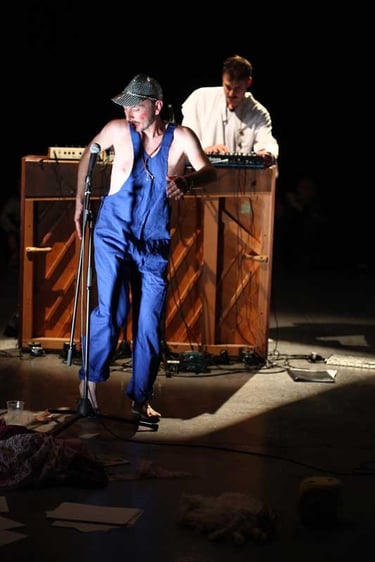 Adrien Solis en salopette | Permission refusée | David Noir | Photo Bernard Bousquet