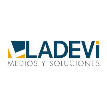Logo de LADEVI Medios y Soluciones, empresa del rubro editorial y publicitario, cliente de Peru Impress para impresión de rev
