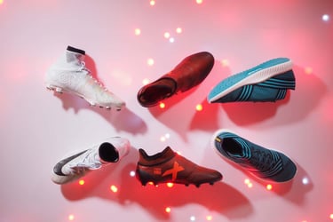 Photographie haut de gamme de chaussures de sport dans le thème de noël réalisé par le photographe Laurent Chastel dans le 06