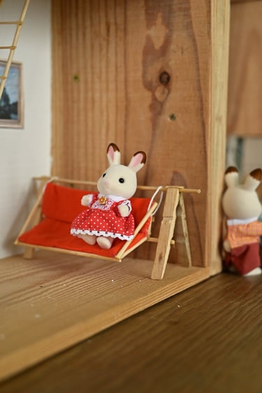Détails du cabinet maisonnette avec poupée sylvanian 