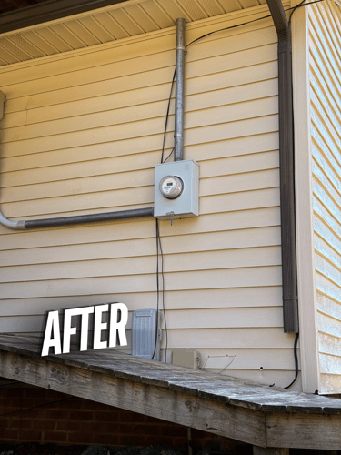 A vinyl house after a soft wash