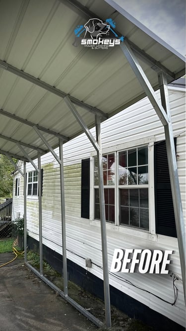 A white vinyl house before a soft wash cleaning