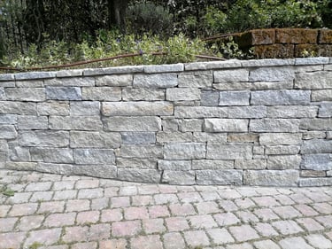 villa di lusso con rivestimenti in pietra incollata 
