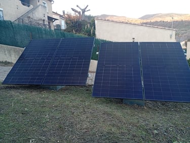 panneaux bifaciaux installés au sol sur structure lestée