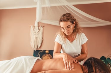 Emilia Tura wykonuje masaż relaksacyjny w Jaworznie