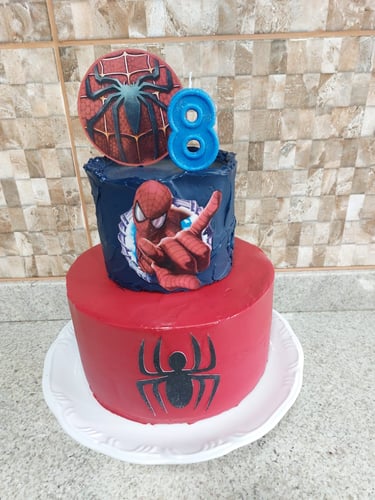 Bolo de buttercream com decoração homem aranha