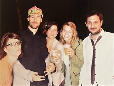 Le nouveau look hip-hop du  groupe et les choristes
