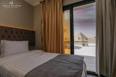 The cozy ambiance of Khan Duidar Inn enhances the overall experience for couples.