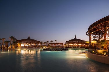 The combination of exquisite food and breathtaking views makes Al Kasr a haven for food enthusiasts.