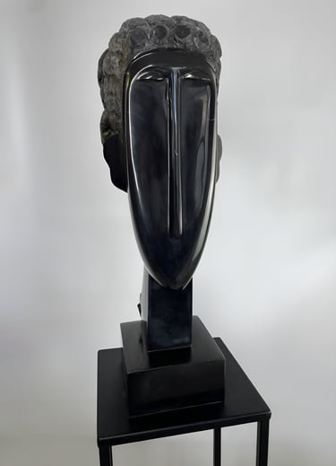 l'Arbre Modi 8, sculpture en marbre noir golzine par le sculpteur Herrel