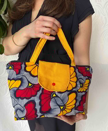 Sac cabas en tissu wax orné d'un motif floral rouge et jaune
