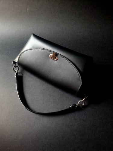 Black purse with a turn lock 