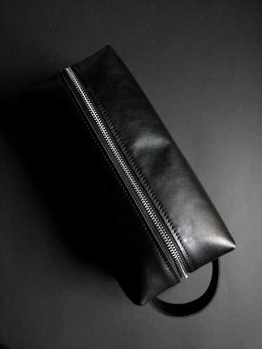 Black minimalist leather toiletry dopp kit