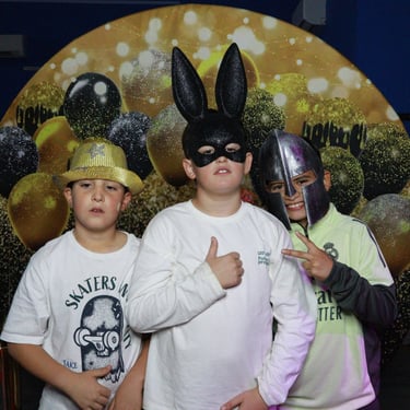 Fotomatón para cumpleaños en Barcelona con fotos ilimitadas y diversión