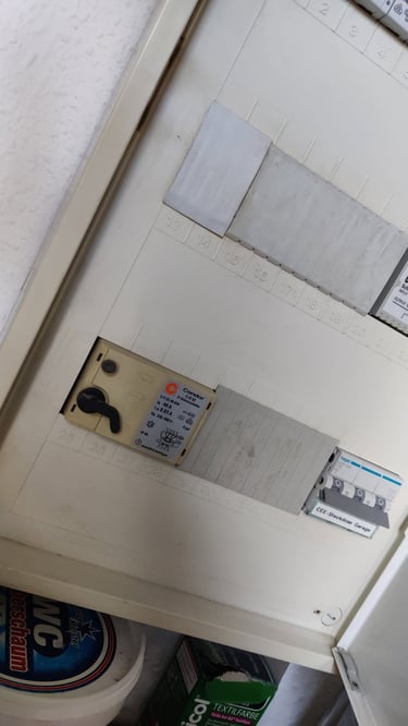 Austausch eines defekten RCDs ("FI-Schutzschalter")