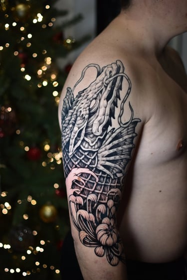 tatouage d'une carpe koï fait par un tatoueur à bayonne 