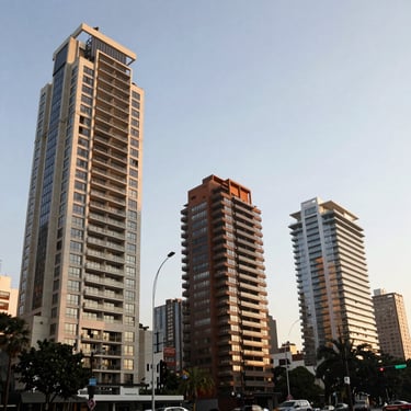 A sophisticated minimalist logo for a firm called Vértice, featuring a sharp geometric golden triangle or V shape centered on a deep matte black background, professional financial institution style.