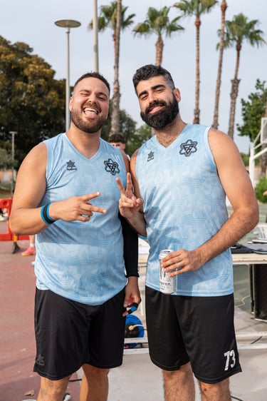 jugadores celebrando durante un torneo 3x3 de baloncesto