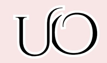 Logo minimal ed elegante: linee fluide che uniscono unghie e ciglia, font moderno e palette nude/rose gold. ✨
