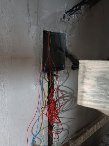 pedreiro, eletricista, curto-circuito, troca de disjuntor