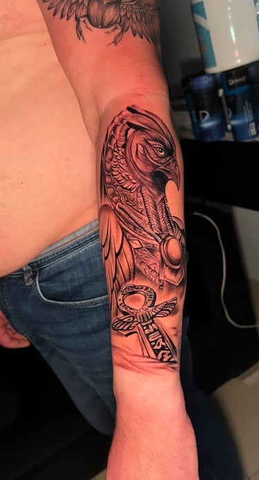 “Customer consultation at Hurghada Tattoo studio