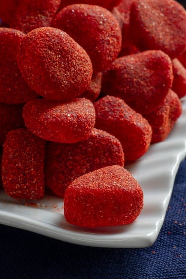 Variedad de dulces con chile, sabor picosito tradicional mexicano