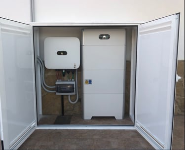 sistema solar con 15kWh de batería en armario exterior